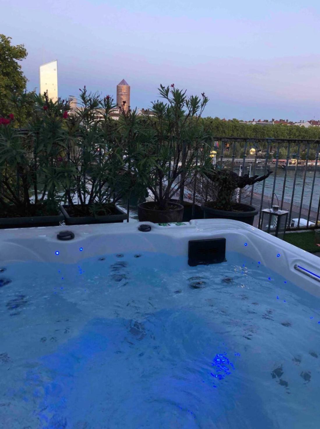Coeur De Lyon Avec Terrasse Et Jacuzzi Apartamento Exterior foto